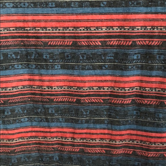 NOLLIE Graphic Tribal V Neck - Picture 3 of 4